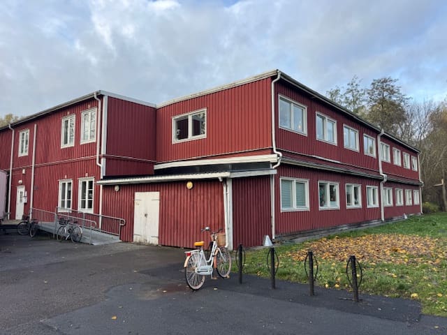 Skol- eller kontorsbyggnad 1400kvm, S4365, exteriör
