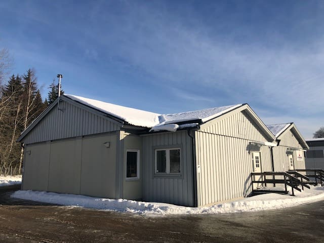 Kontors-/skolbyggnad 245kvm, S3382, exteriör
